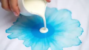 Como remover tinta de caneta da roupa em 15 minutos com álcool ou leite