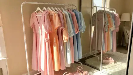 7 Araras Closet para Organizar com Estilo (Lindas Inspirações)