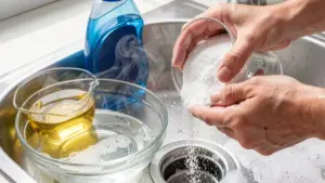 Como Desentupir a Pia da Cozinha com Métodos Caseiros e Seguros