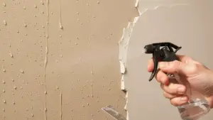 Truque Caseiro Para Amolecer Textura da Parede Antes de Raspar (Só Água)