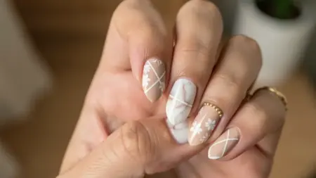 Unhas Decoradas Nudi com Branco: Ideias Elegantes e Fáceis de Fazer Unhas Decoradas Nudi com Branco: Ideias Elegantes e Fáceis de Fazer