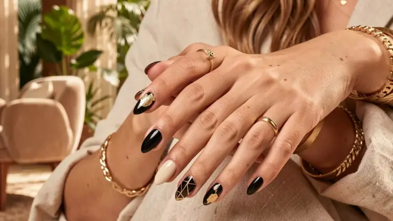 Unhas Pretas Decoradas: 40 Ideias para Inovar no Estilo